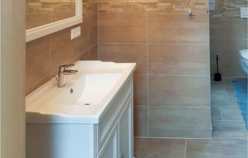 Nice Home In Glasing With Wifi And 2 Bedrooms