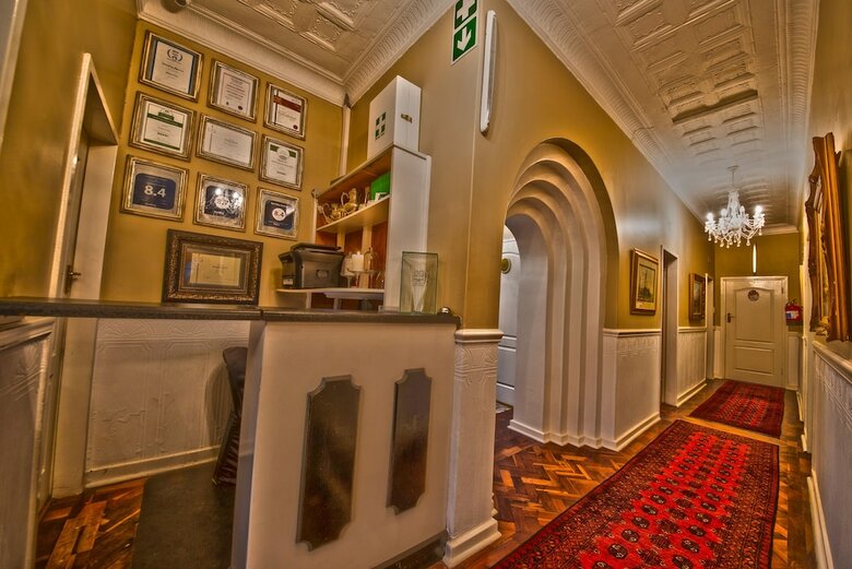 Hostal Dersley Manor