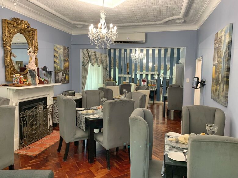 Hostal Dersley Manor