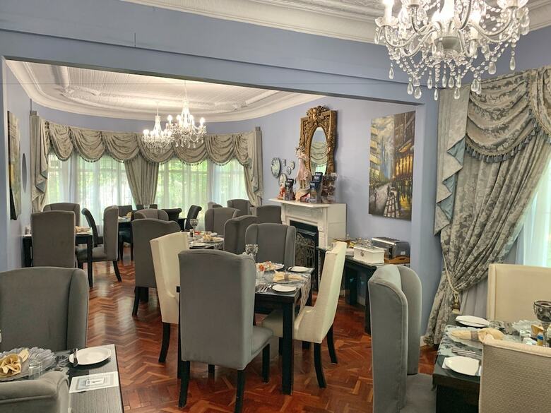 Hostal Dersley Manor