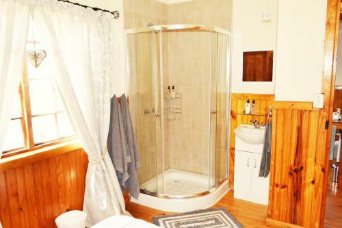 Hostal Forest Edge - Nature Lovers' Retreat