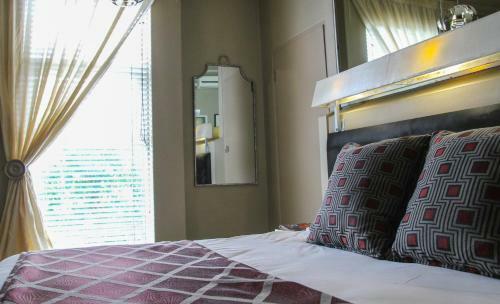 Hotel The Aviator Or Tambo