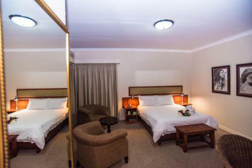 Hostal Adelante Lodge