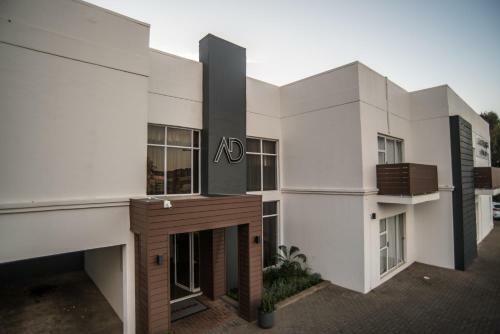 Hostal Adelante Lodge