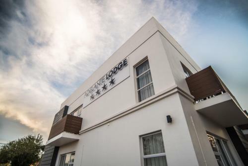 Hostal Adelante Lodge