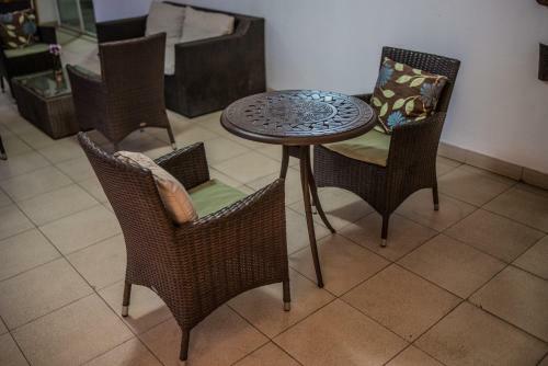 Hostal Adelante Lodge