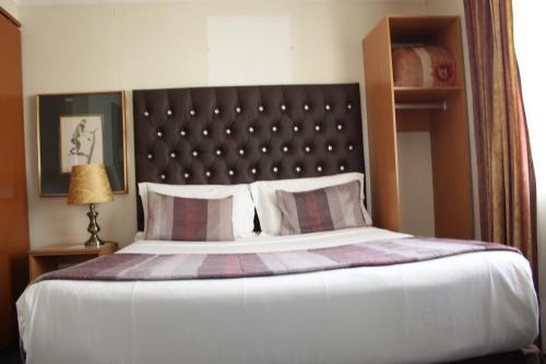 Hostal Ecotel Or Tambo Airport