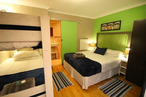 Saltycrax Backpackers And Surf Hostel