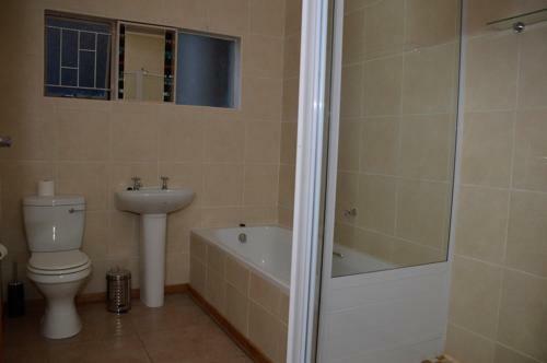 Hostal Two Bells Guest House