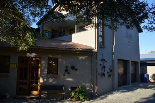 Hostal Two Bells Guest House