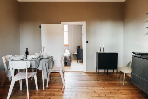 Villa100und10 Apartment Stone By Seebnb