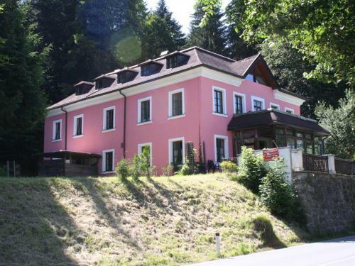 Beautiful Apartment In Kitzb�hel With Terrace