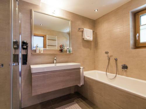Charming Chalet With 4 Bathrooms, Near A Baby Lift
