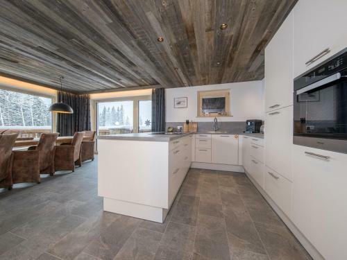 Top Class Chalet With 3 Bathrooms Near Small Slope