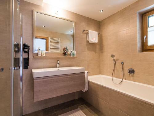 Luxury Chalet With Four Bathrooms, Close To A Lift
