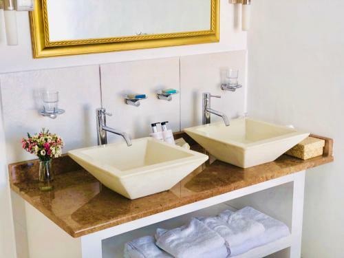 Hostal 5 Options Guest House