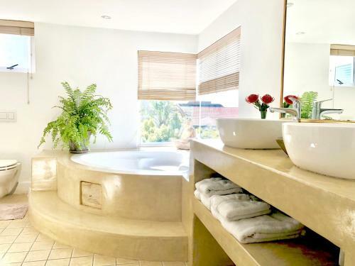 Hostal 5 Options Guest House