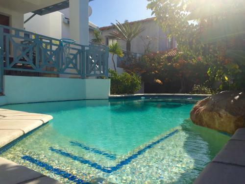 Hostal 5 Options Guest House