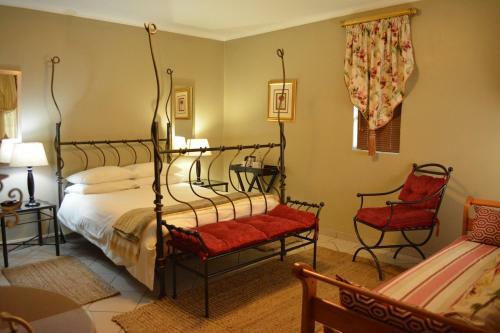 Hostal Le Chateau Guest House And Conference Centre