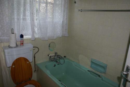 Airport Inn Bed And Breakfast