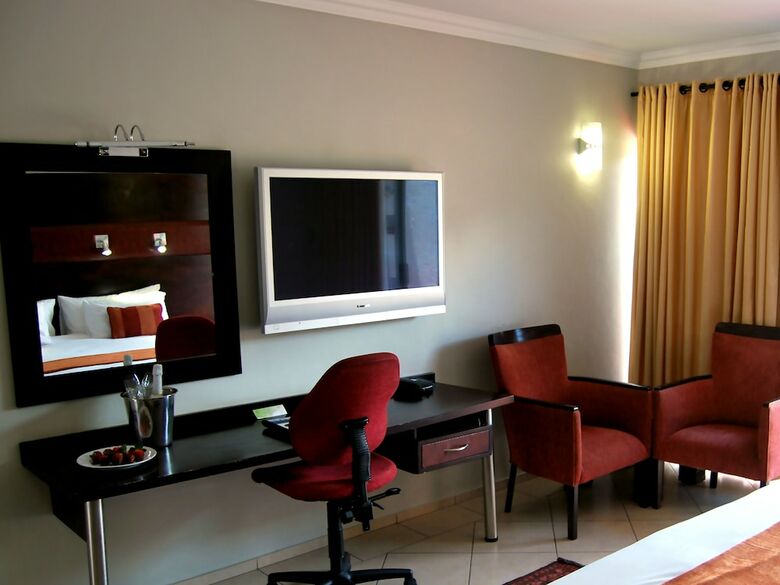 Safari Lodge Hotel & Convention Centre