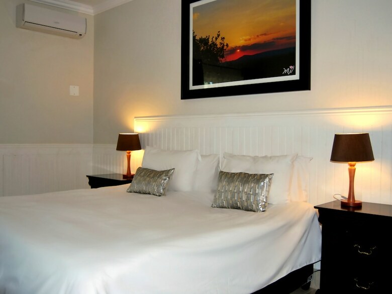 Safari Lodge Hotel & Convention Centre