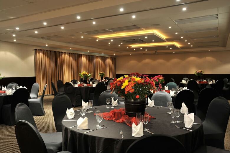 Safari Lodge Hotel & Convention Centre