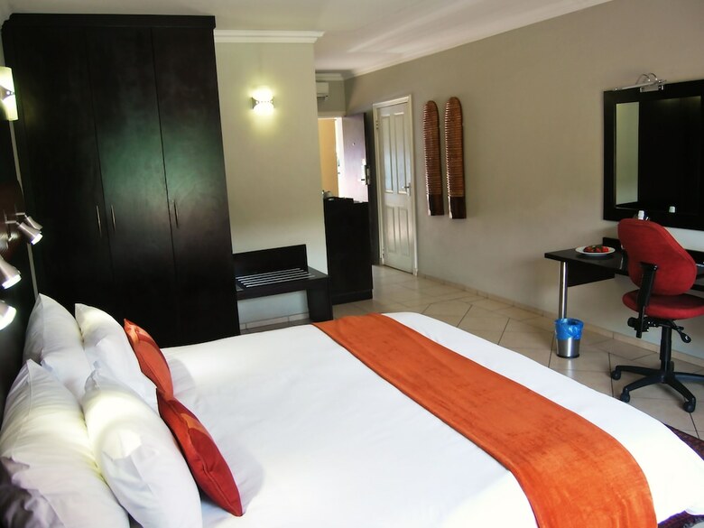 Safari Lodge Hotel & Convention Centre