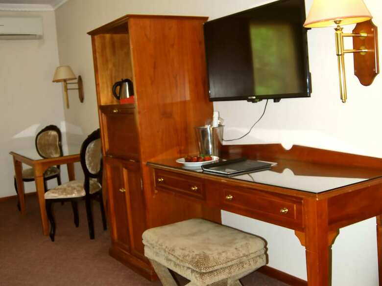 Safari Lodge Hotel & Convention Centre