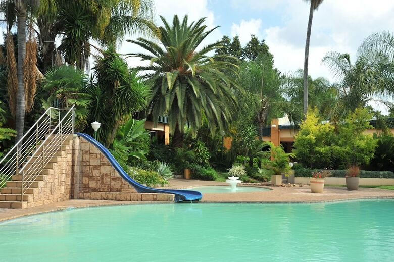 Safari Lodge Hotel & Convention Centre