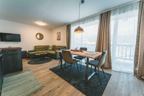 Mirador Apartments
