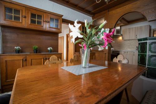 Hall City Traditional Old Town Apartment