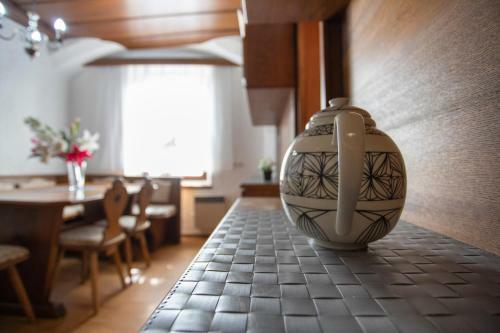 Hall City Traditional Old Town Apartment