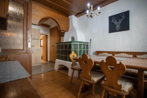 Hall City Traditional Old Town Apartment