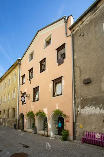 Hall City Traditional Old Town Apartment