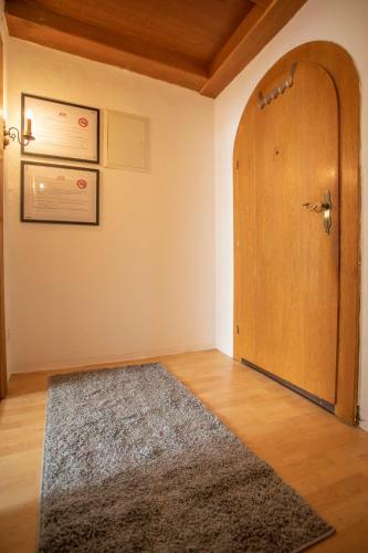 Hall City Traditional Old Town Apartment