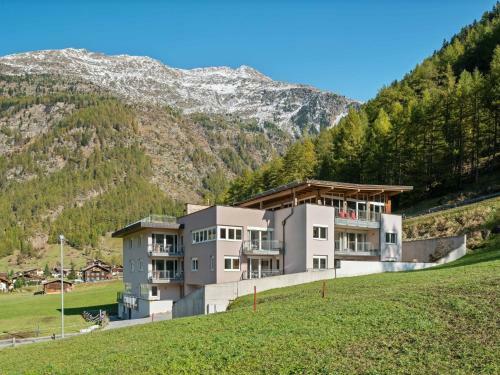 Mountain-view Apartment In Zweiselstein With Garden