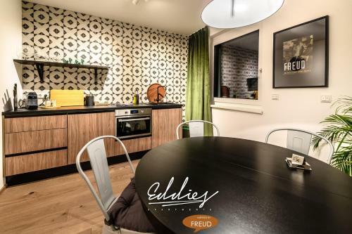 Eddie?s Design Apartments