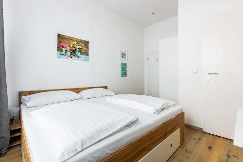 West Apartments - Contactless Check-in