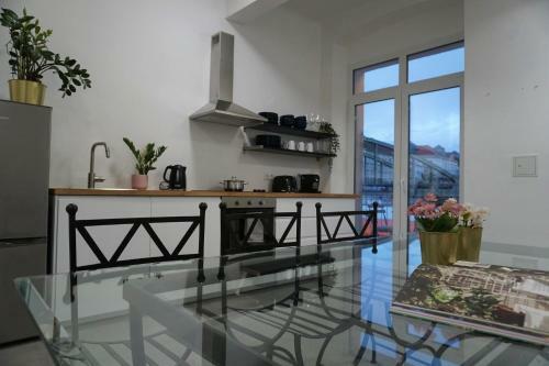 Apartamento Lavish 4bdr Self-check-in Apt With Balcony