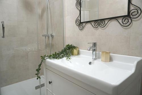 Apartamento Lavish 4bdr Self-check-in Apt With Balcony