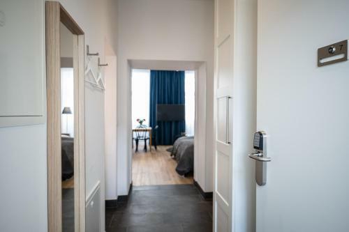 Jimmy's Apartments 3