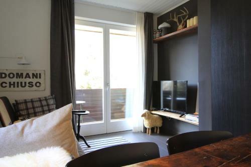 Iris Top 3 Design Apartment