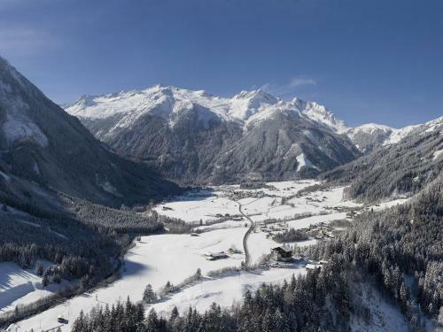 Spacious Chalet With Sauna In Krimml, 400 M From The Ski-bus Stop