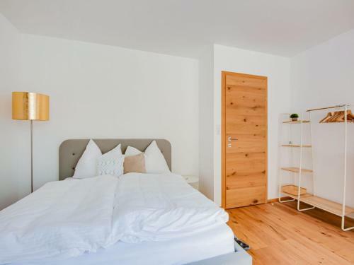 Chic Apartment In L�ngenfeld With Balcony