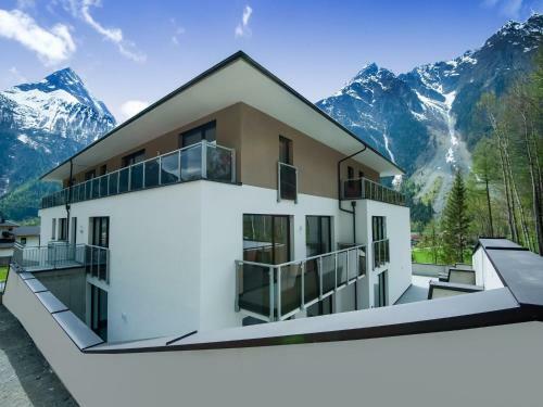 Chic Apartment In L�ngenfeld With Balcony
