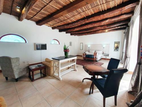 Hostal Val Du Charron Guest House & Wine Estate