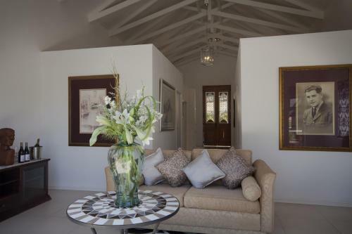 Hostal Val Du Charron Guest House & Wine Estate