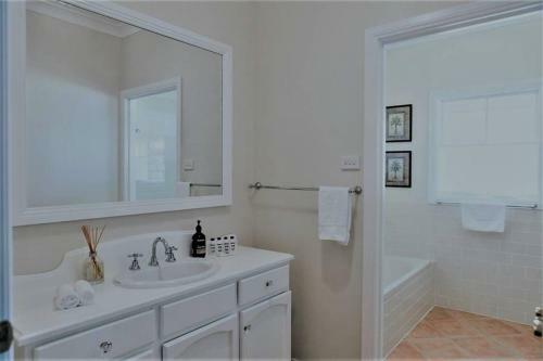 Corunna Station Country House