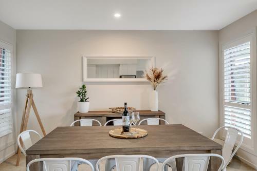 Water View Home- Minutes To Town